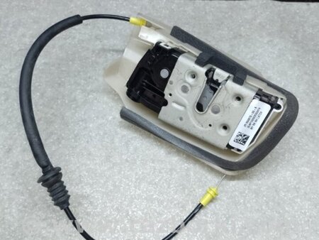 ФОТО Замок двері для Tesla Model Y Київ