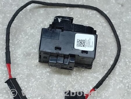 ФОТО Кнопка склопідіймача для Tesla Model Y Київ