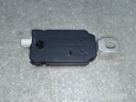 ФОТО Антена для Tesla Model Y Київ