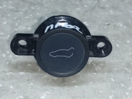 ФОТО Кнопка закрывания крышки багажника для Tesla Model Y Київ