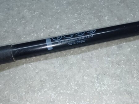 ФОТО Амортизатор кришки багажника для Toyota Prius IV XW50 (15-22) Київ