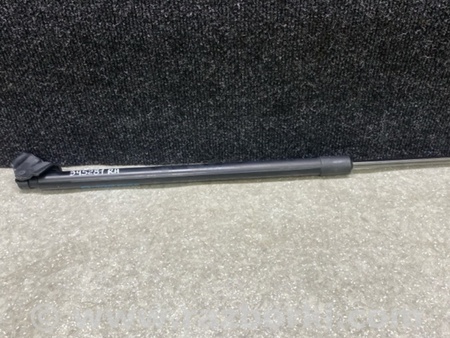 ФОТО Амортизатор кришки багажника для Mazda CX-30 (2019-...) Київ