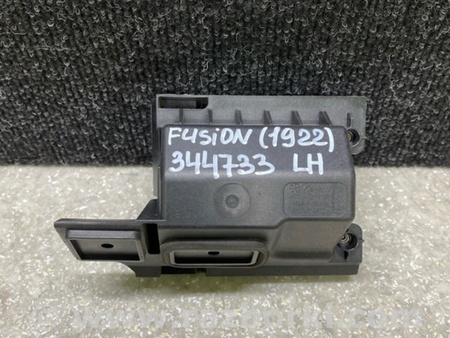 ФОТО Кронштейн датчика слепых зон для Ford Fusion USA 2 поколение (12-20) Київ