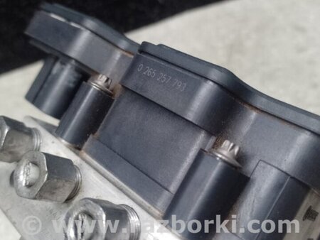 ФОТО Блок антиблокувальної системи для Tesla Model Y Київ