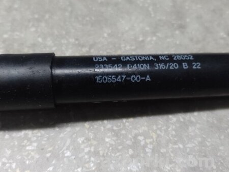 ФОТО Амортизатор капоту для Tesla Model Y Київ