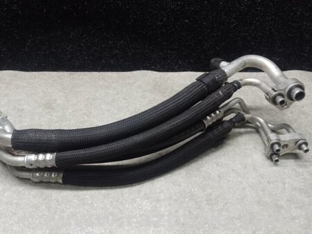 ФОТО Трубка кондиціонеру для Tesla Model Y Київ