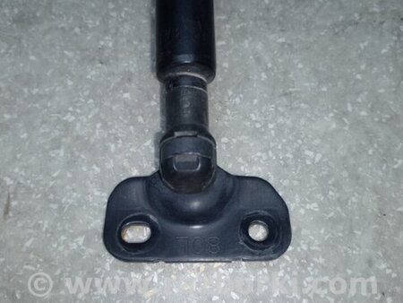 ФОТО Амортизатор кришки багажника для Lexus CT200 (11-17) Київ