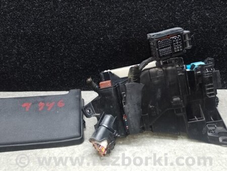 ФОТО Блок запобіжників моторний відсік для Lexus CT200 (11-17) Київ