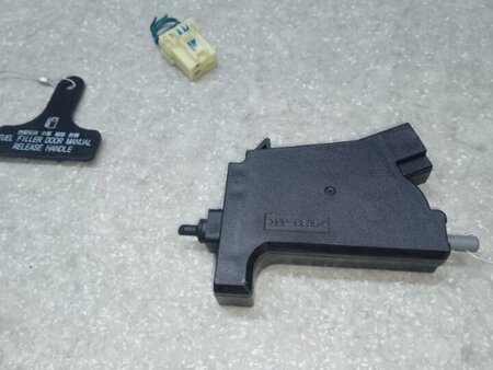 ФОТО Привід відкривання лючка бензобака для KIA Sorento 3 UM (14-20) Київ