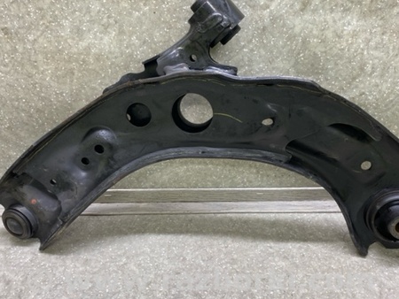 ФОТО Важіль передньої підвіски нижній для Mazda CX-30 (2019-...) Київ