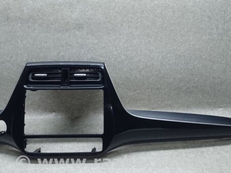 ФОТО Накладка торпедо під магнітолу для Toyota Prius IV XW50 (15-22) Київ