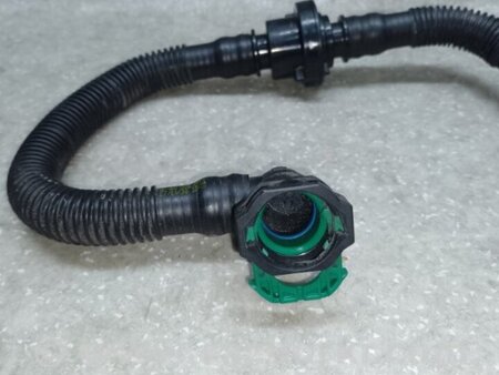 ФОТО Шланг паливний для Toyota Prius IV XW50 (15-22) Київ