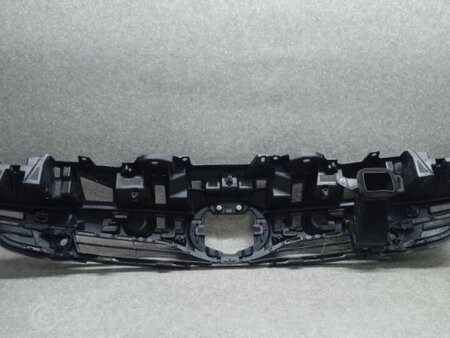 ФОТО Кронштейн решітки радіатора для Toyota Prius IV XW50 (15-22) Київ