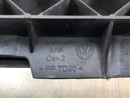 ФОТО Кронштейн решітки радіатора для Volkswagen Jetta USA (10-17) Київ