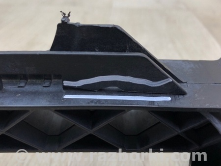 ФОТО Кронштейн решітки радіатора для Volkswagen Jetta USA (10-17) Київ