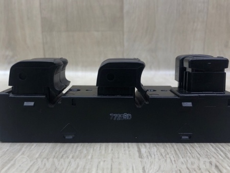 ФОТО Блок керування склопідіймачами для Nissan Versa B17 Київ