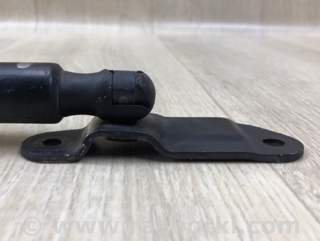 ФОТО Амортизатор кришки багажника для Volkswagen Tiguan (2016-) Київ