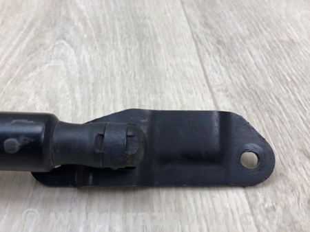 ФОТО Амортизатор кришки багажника для Volkswagen Tiguan (2016-) Київ