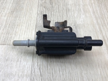 ФОТО Клапан вентиляції паливного бака для Hummer H3 Київ