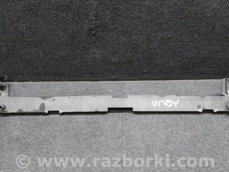 ФОТО Накладка на рамку радіатора для Toyota Prius C/Aqua NHP10 (11-21) Київ