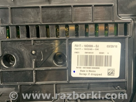 ФОТО Накладка торпедо під магнітолу для Lincoln MKX II (15-18) Київ