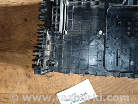 ФОТО Блок запобіжників для Volkswagen Passat (все года выпуска) Львів