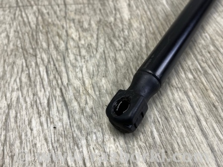 ФОТО Амортизатор кришки багажника для Jeep Grand Cherokee (11-22) Київ