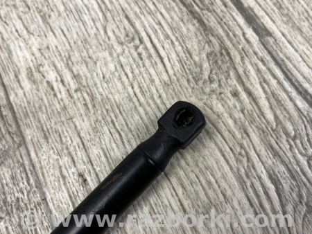 ФОТО Амортизатор кришки багажника для Jeep Grand Cherokee (11-22) Київ