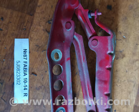 Завіси капота (петлі) Skoda Roomster