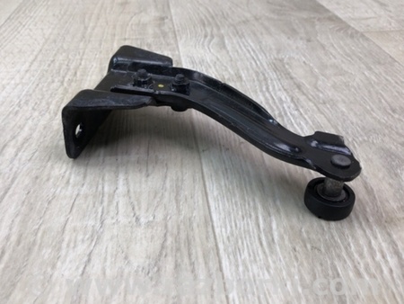 ФОТО Ролик зсувних дверей верхній для Chrysler Pacifica II RU (16-21) Київ