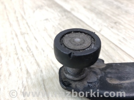 ФОТО Ролик зсувних дверей верхній для Chrysler Pacifica II RU (16-21) Київ