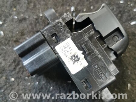 ФОТО Кнопка стеклоподъемника задняя правая для Nissan Juke (10-19) Київ