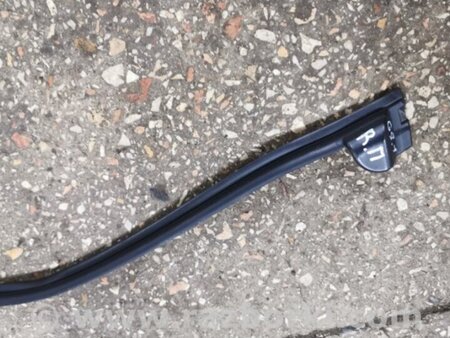 ФОТО Уплотнительная резинка передняя правая для Jaguar XE X760 (15-24) Київ