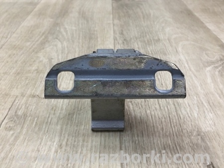 ФОТО Петля двері верхня для Volvo S60 (різне не сортоване) (00-24) Київ