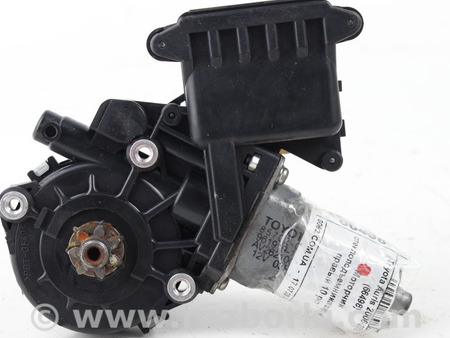ФОТО Моторчик стеклоподъёмника задний правый для Toyota Auris E150 (06-12) Київ