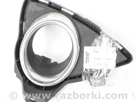 ФОТО Накладка ПТФ правая для Toyota Auris E180 (12-18) Київ