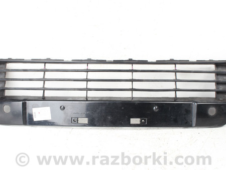 ФОТО Решетка в бампер под парктроники дефект для Toyota Auris E180 (12-18) Київ