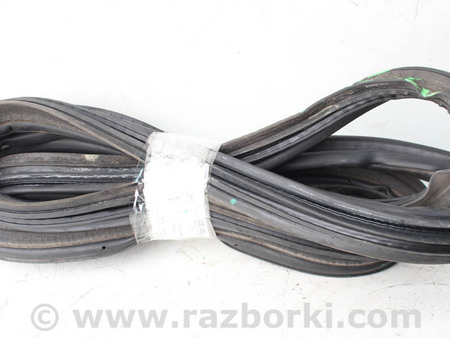 ФОТО Уплотнитель крышки багажника для Toyota Auris E180 (12-18) Київ