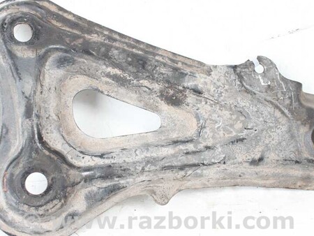 ФОТО Кронштейн передней балки задний правый для Toyota Auris E180 (12-18) Київ
