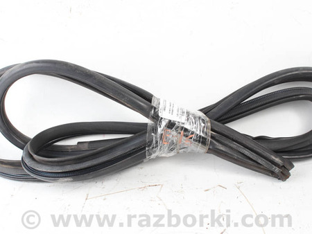 ФОТО Уплотнитель двери передней правой для Toyota Corolla E140/E150 (11.2006-08.2013) Київ