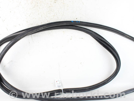 ФОТО Уплотнитель двери задней правой для Toyota Corolla E16/E17 (2012-2018) Київ