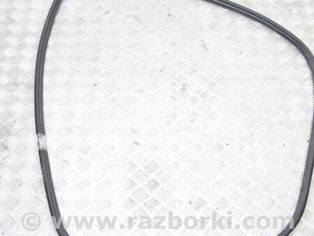 ФОТО Уплотнитель двери передней левой для Toyota Corolla E16/E17 (2012-2018) Київ