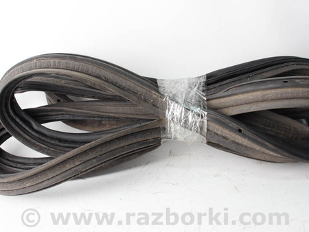 ФОТО Уплотнитель крышки багажника для Toyota Prius III XW30 (09-15) Київ