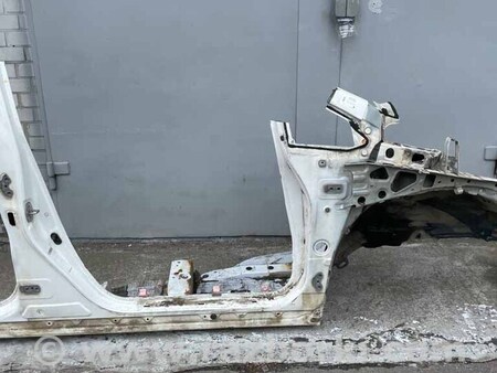 ФОТО Четверть кузова передняя правая со стойкой (B) для Toyota Prius III XW30 (09-15) Київ
