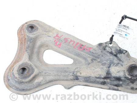 ФОТО Кронштейн передней балки правый для Toyota Prius III XW30 (09-15) Київ