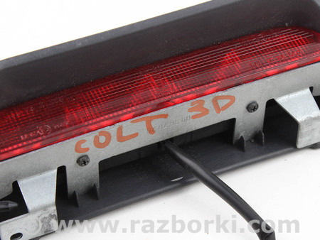 ФОТО Фонарик в кр. багажника (центральный) для Mitsubishi Colt VI Z30 (02-12) Київ