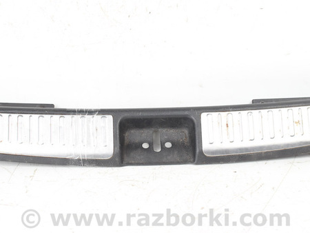 ФОТО Накладка замка багажника пластик для Mitsubishi Outlander I CU (01-09) Київ