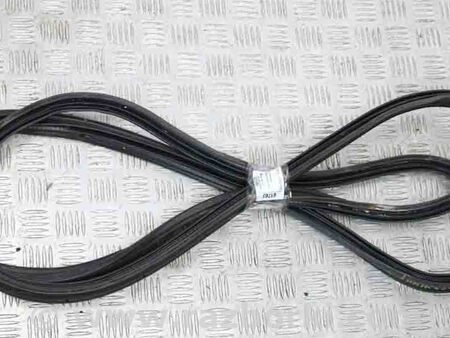 ФОТО Уплотнитель крышки багажника для Nissan Qashqai J10 (06-13) Київ