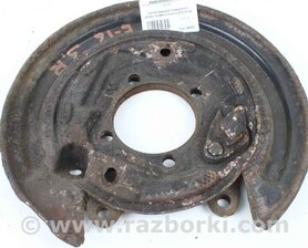 Щиток заднего тормозного диска правый Toyota Corolla E120 (08.2000-02.2007)