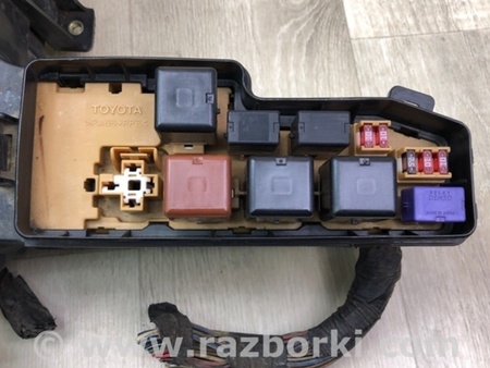 ФОТО Блок запобіжників моторний відсік для Toyota Sequoia (01-07) Київ